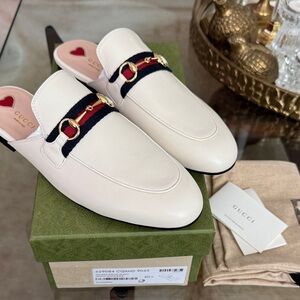 Gucci Women's Cream Loafers with Gold Accents
